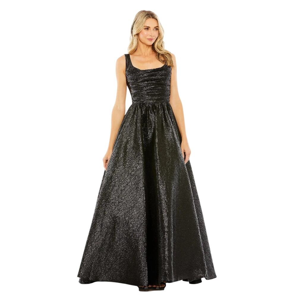 Mac Duggal NWT Metallic Pleated Bodice Ball Gown in Black Size 16